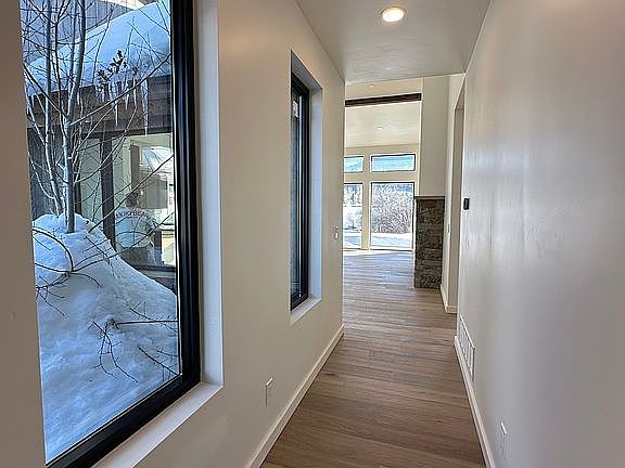 Hallway to living 