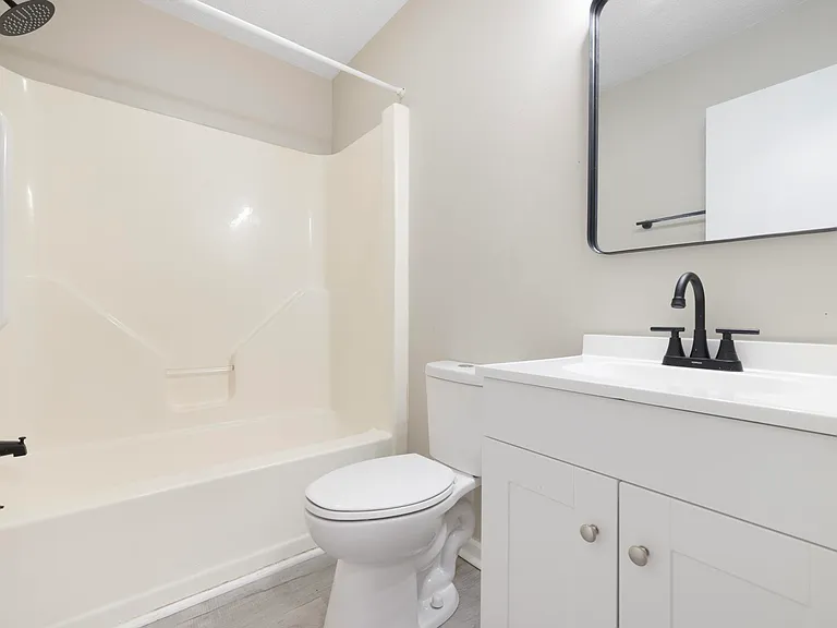 3814 Memorial Blvd #17 — Photo 5