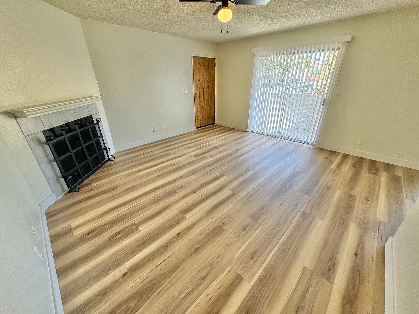 Charming First-Floor 2-Bedroom Condo in Newport Cove | Prime Las Vegas Location! — Photo 3
