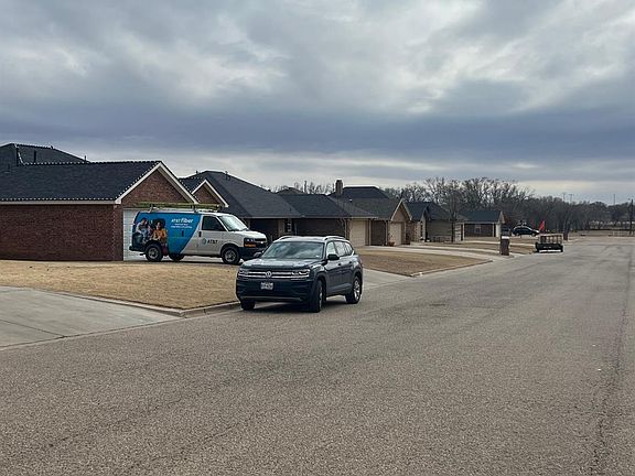 4th image of 1110 Deer Ct