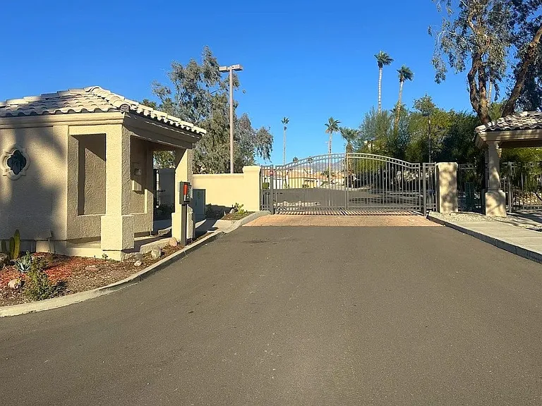1034 Gleneagles Dr — Photo 14