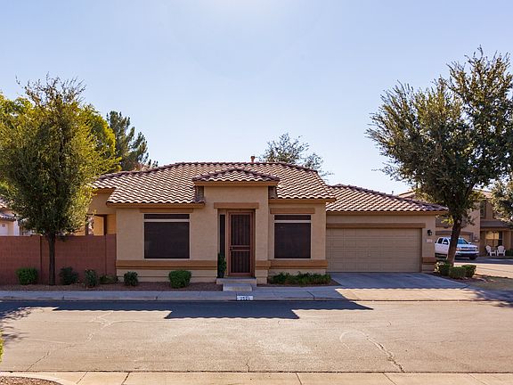 2nd image of 2521 E Flintlock Pl