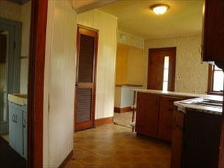 4th image of 807 N 2nd St
