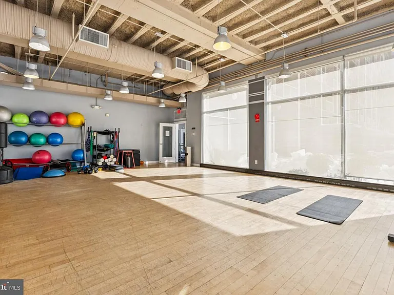 350 G St SW #N414 — Photo 8