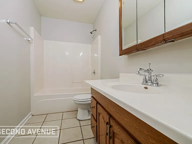 2833 Kensington Ave — Photo 15