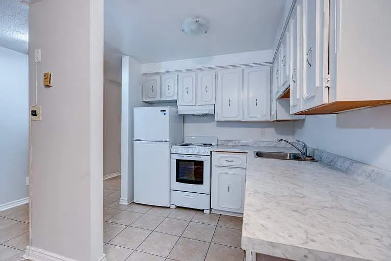 5 Greentree Ct