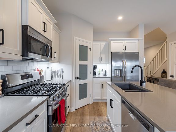 5th image of 17 Nicholson St #19