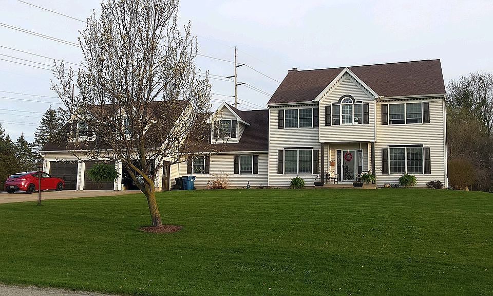 1st image of 19800 Bluff Dr