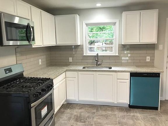 4th image of 3024 Willow Park St