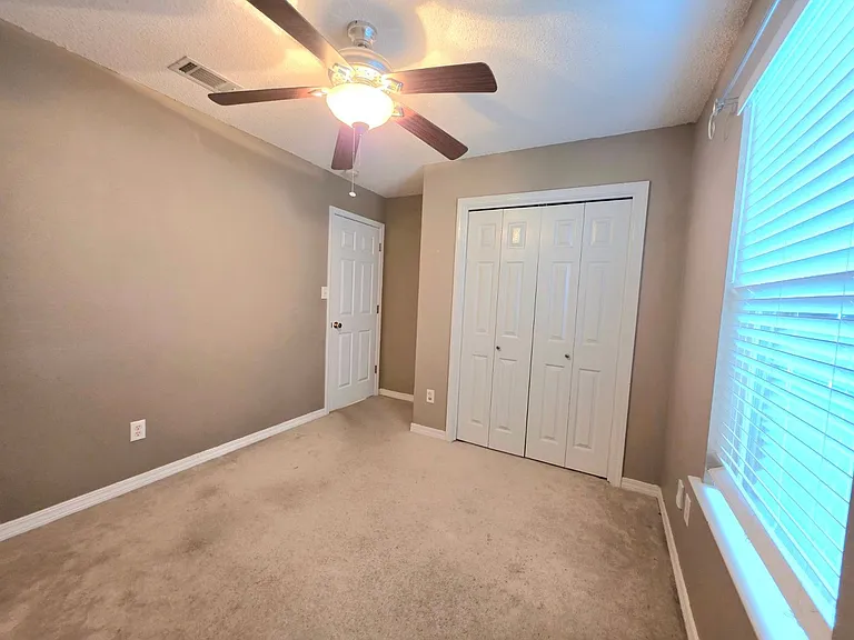 1059 Simpson St — Photo 18