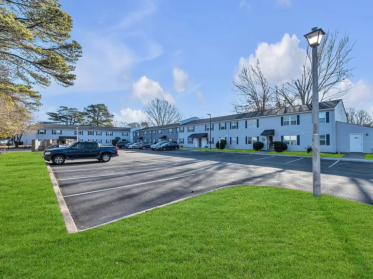 Waverly at Oyster Point Apartments — Photo 16