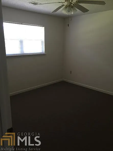 2 bed, 1.5 bath, 800 sqft, $1,050 — Photo 2
