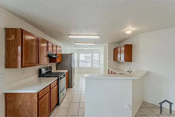 5 bed, 2440 sqft, $4,320 — Photo 4