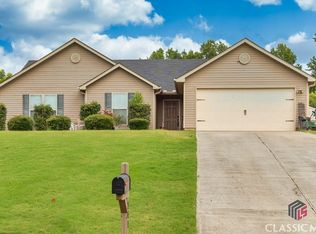 241 Falling Leaf Ln, Winder, GA 30680