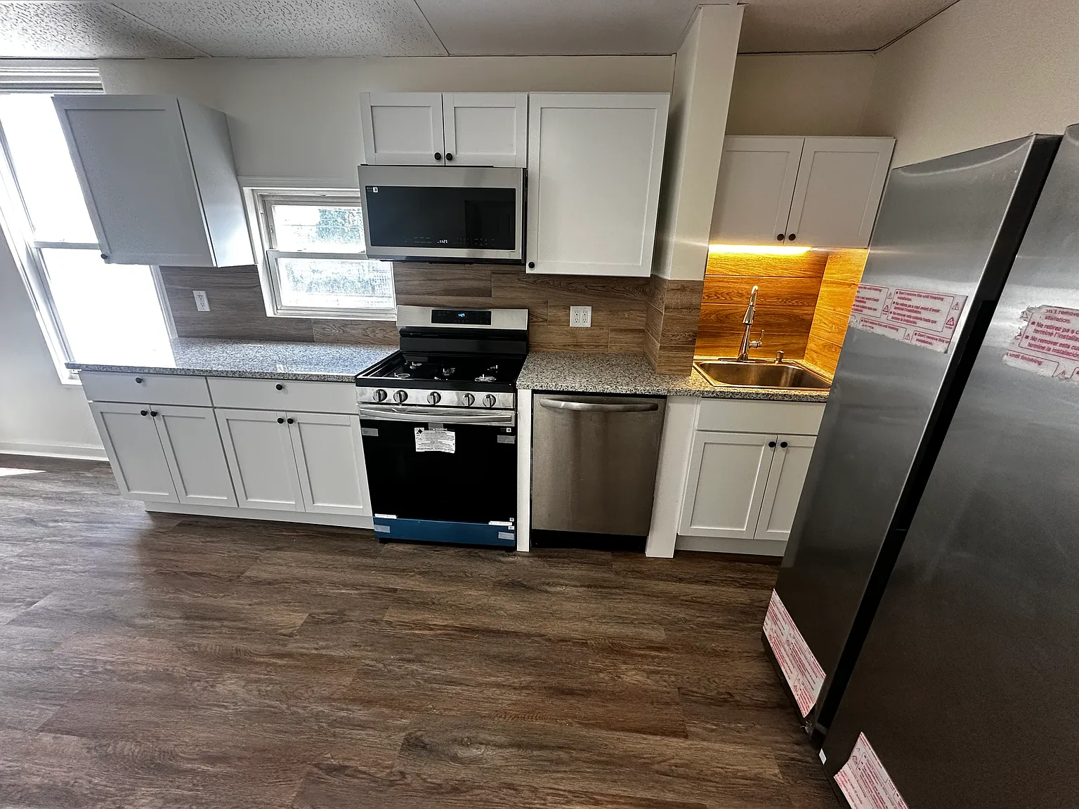 3 bed, 900 sqft, $2,200 — Photo 4