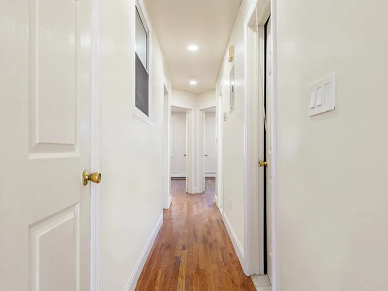 16 Roosevelt Pl #3 — Photo 8