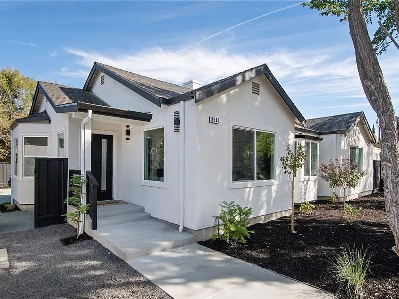 4 bed, 2.5 bath, 2020 sqft, $4,395 — Photo 3