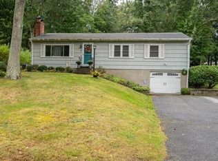 9 Linwood Dr, Wilbraham, MA 01095