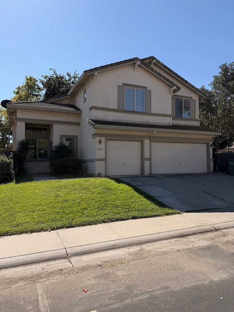 Spacious 5-Bedroom Elk Grove Home with Loft & 3-Car Garage! — Photo 1