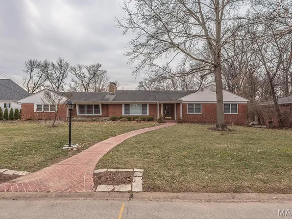 28 Woodcrest Dr, Saint Louis, MO 63124