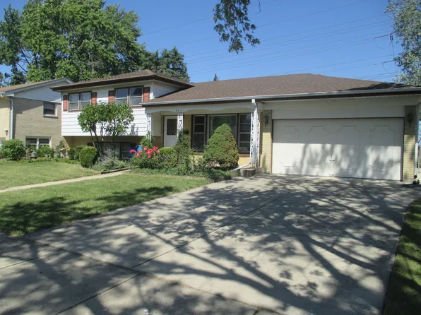 427 Gilbert Dr, Wood Dale, IL 60191