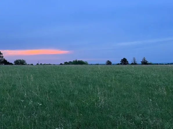 1407 W 33rd Ave, Winfield, KS 67156