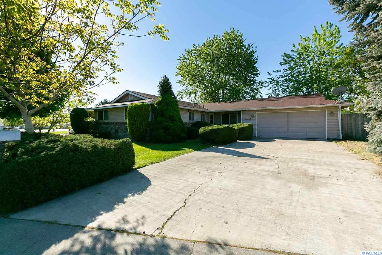 2425 W Klamath Ave photo 1