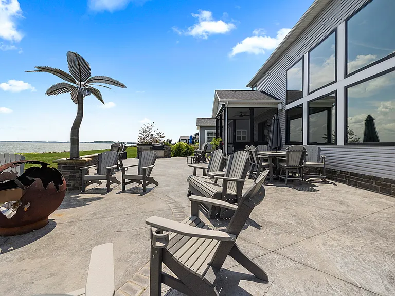 2717 S Waterside Ct — Photo 15