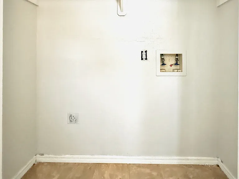 126 E 2nd St #B — Photo 13