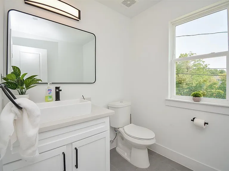 2620 McIlhenny St — Photo 26