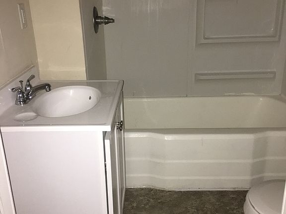 2nd image of 928 S Center St APT 3