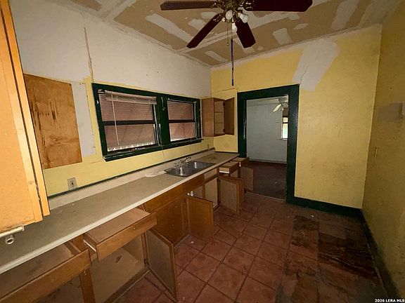 4th image of 351 BARRETT PL