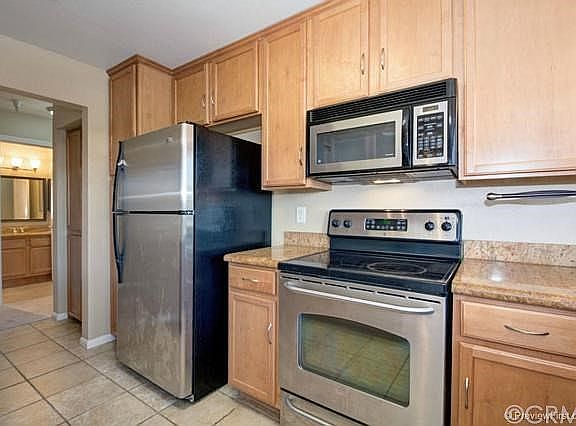 3rd image of 615 Fredricks Ave Unit 117