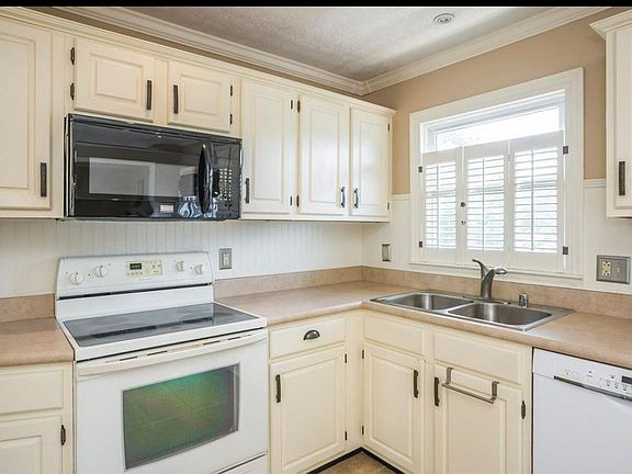 2nd image of 2922 Edinburgh Ct