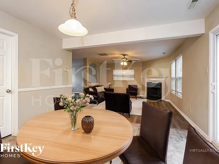340 Kendall Dr — Photo 8