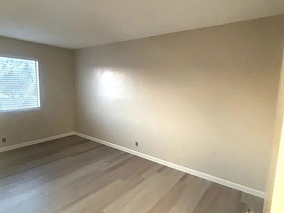 4th image of 21 Lewis Ave #7