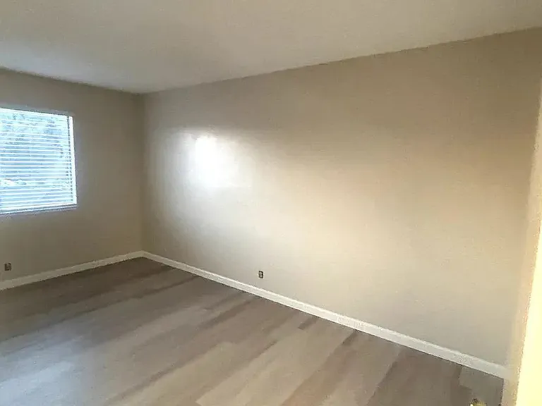 21 Lewis Ave — Photo 4