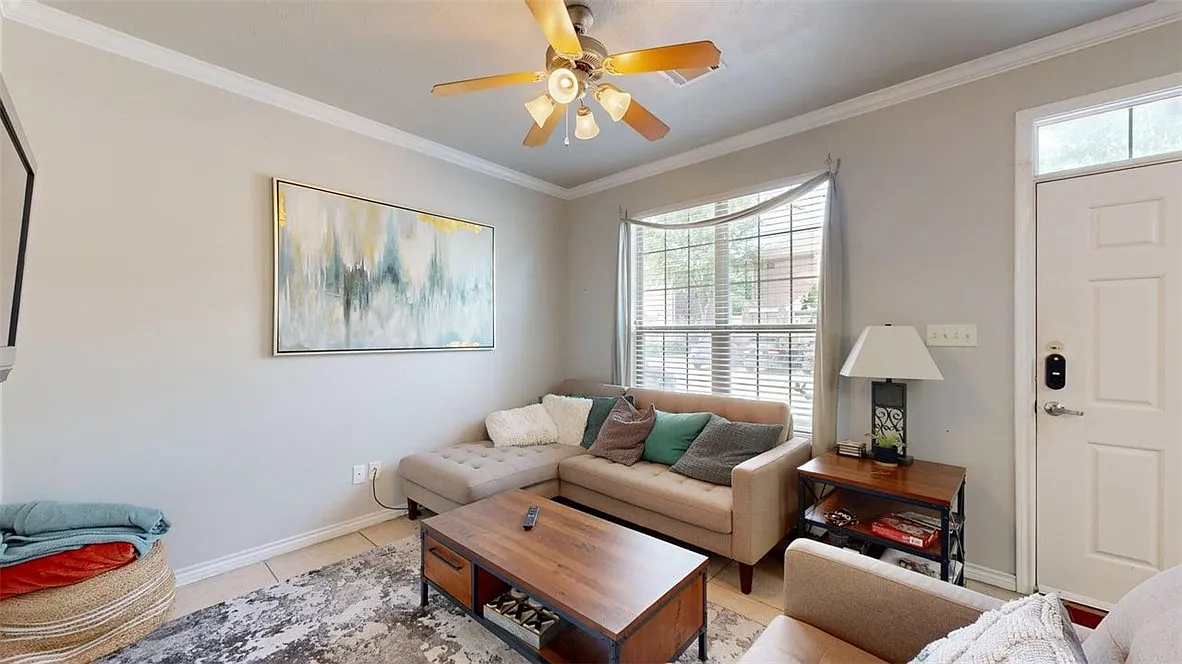 4 bed, 1496 sqft, $1,800 — Photo 3