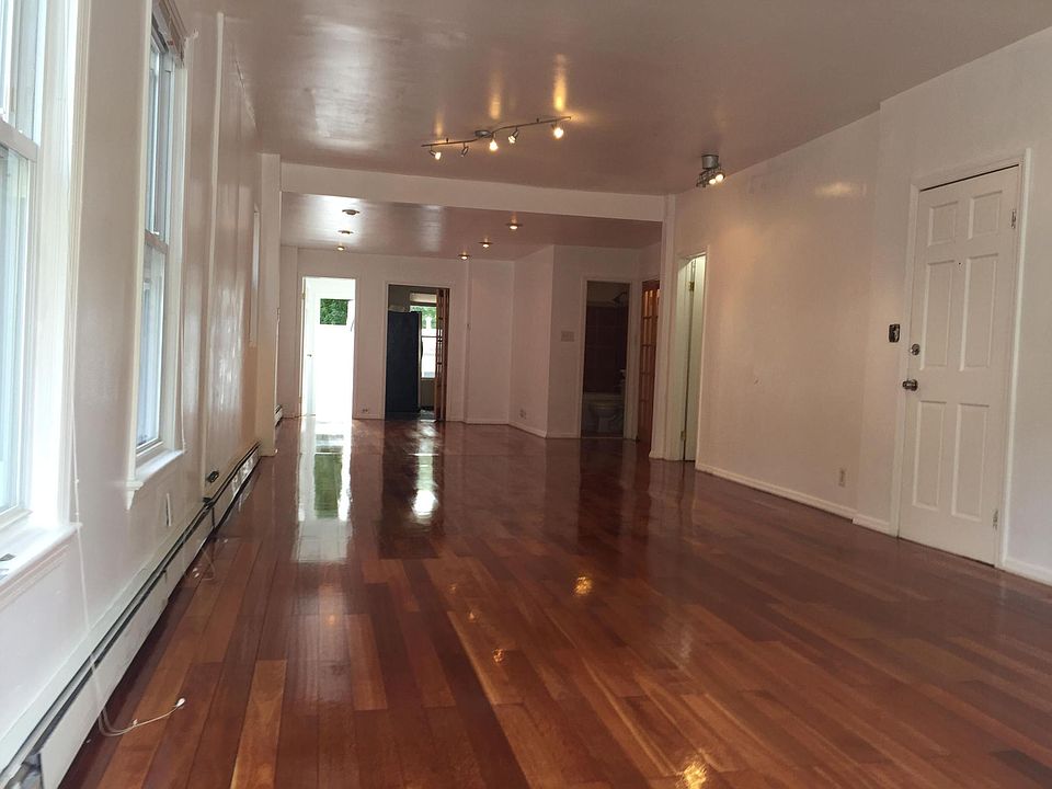 1st image of 937 Van Duzer St APT 1