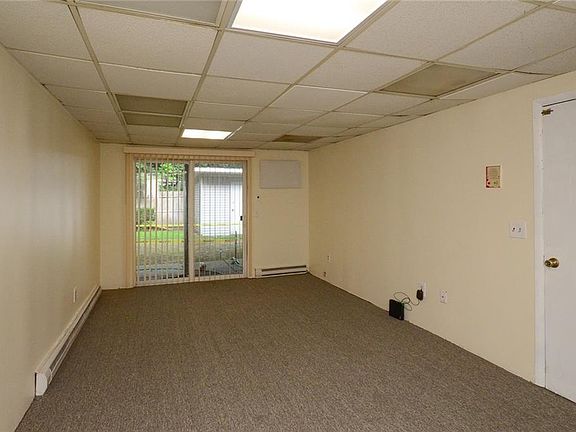 5th image of 1410 Warwick Ave APT 3