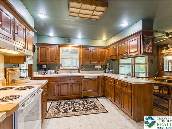5th image of 255 Park Dr W
