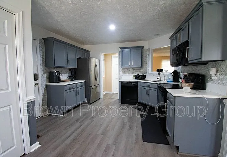3006 Burton Dr — Photo 9