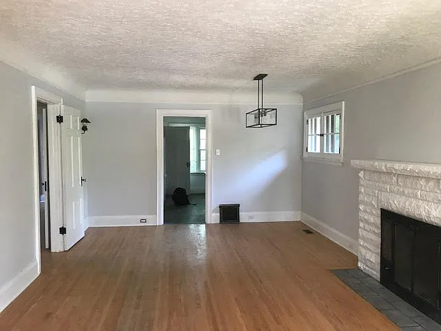 1064 William St — Photo 3