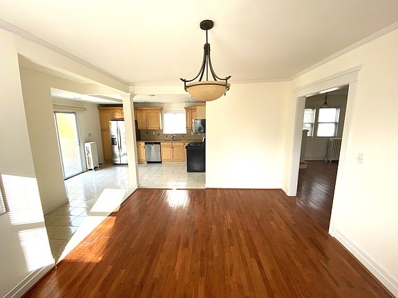5th image of 124 Glenwood Ave