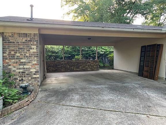 3rd image of 306 Pine Grove Cir