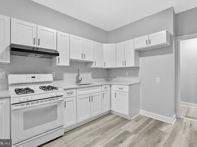 3231 N Hope St — Photo 4