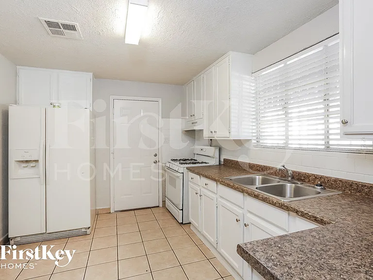 3021 W Camelback Rd — Photo 5