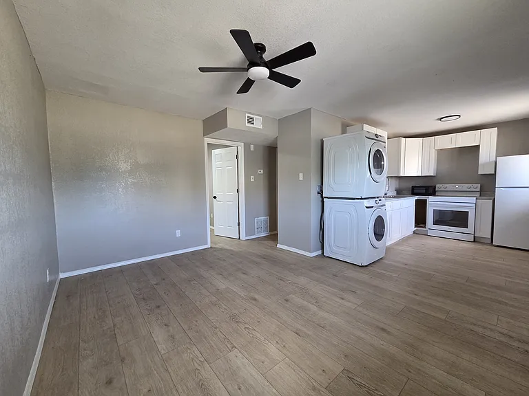 1011 W 16th St #C — Photo 3