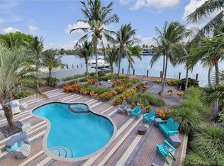 1026 N Northlake Dr, Hollywood, FL 33019