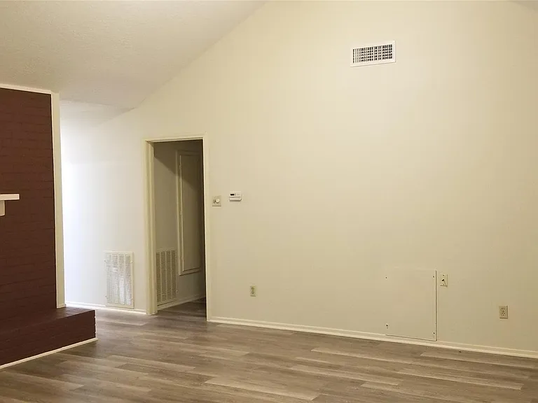 8807 Leader St — Photo 6